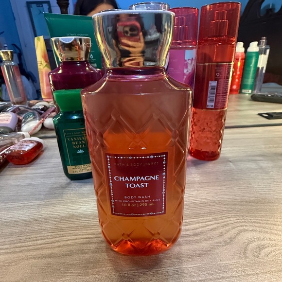 Bath & Body Works Champagne Toast Body Wash - Orange and Red - Picture 3 of 3